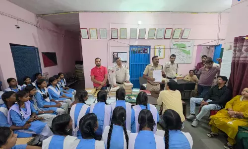 भूपदेवपुर थाना बना विद्यार्थियों की पाठशाला, छात्र-छात्राओं ने जाना पुलिस की कार्यप्रणाली भूपदेवपुर थाना बना विद्यार्थियों की पाठशाला, छात्र-छात्राओं ने जाना पुलिस की कार्यप्रणाली