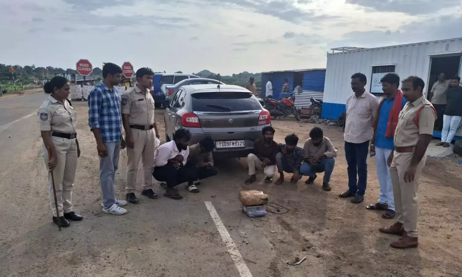 Telangana: ओडिशा से नलगोंडा तक गांजा की तस्करी करने के आरोप में पांच गिरफ्तार Telangana: ओडिशा से नलगोंडा तक गांजा की तस्करी करने के आरोप में पांच गिरफ्तार