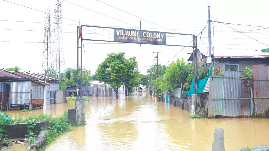 नागालैंड में लगातार बारिश से बाढ़ और भूस्खलन की स्थिति बनी नागालैंड में लगातार बारिश से बाढ़ और भूस्खलन की स्थिति बनी