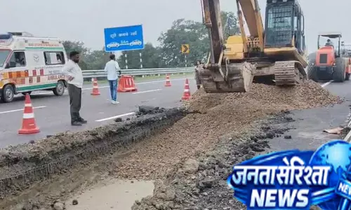 एक्सप्रेसवे पर फिर उभरा 5 मीटर लंबा गड्ढा, PNC इंफ्राटेक ने शुरू की मरम्मत
