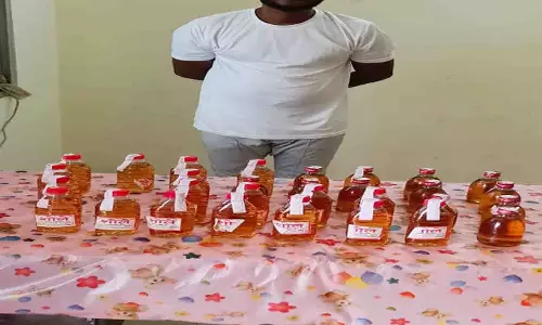 बोरियाकला में अवैध शराब बेचने वाला युवक गिरफ्तार