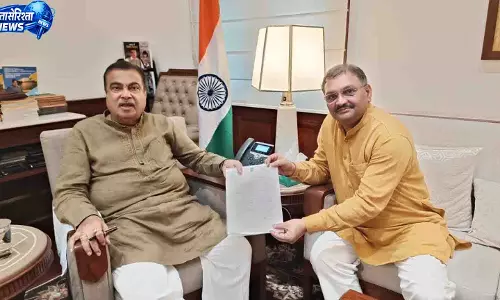 सांसद संतोष पांडेय ने केंद्रीय मंत्री नितिन गडकरी से की मुलाकात सांसद संतोष पांडेय ने केंद्रीय मंत्री नितिन गडकरी से की मुलाकात