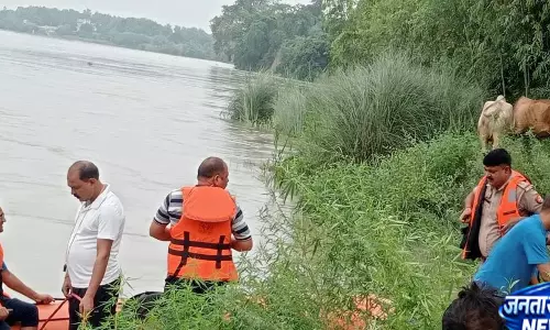 फतेहपुर में गंगा घाट पर बड़ा हादसा, स्नान करते समय 18 वर्षीय युवक डूबा फतेहपुर में गंगा घाट पर बड़ा हादसा, स्नान करते समय 18 वर्षीय युवक डूबा