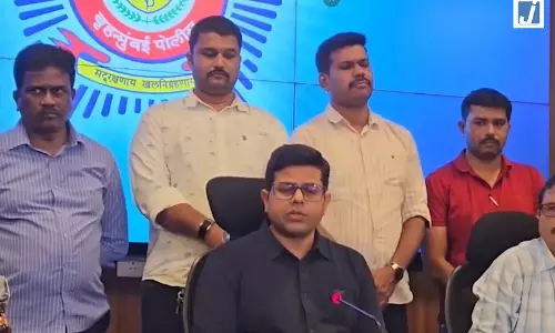 मुंबई क्राइम ब्रांच का बड़ा खुलासा, साइबर ठगी के पैसों की हेराफेरी करने वाले नेटवर्क पर शिकंजा मुंबई क्राइम ब्रांच का बड़ा खुलासा, साइबर ठगी के पैसों की हेराफेरी करने वाले नेटवर्क पर शिकंजा