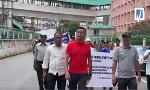 मेघालय: विपक्षी दल ने प्रमुख सार्वजनिक मुद्दों पर कार्रवाई की मांग को लेकर निकाला मार्च मेघालय: विपक्षी दल ने प्रमुख सार्वजनिक मुद्दों पर कार्रवाई की मांग को लेकर निकाला मार्च