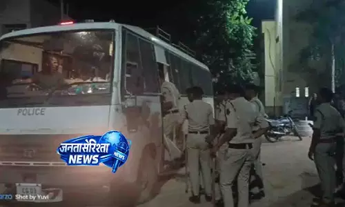 NSA आरोपी लल्ला सोनवानी को जेल ले जाते समय बवाल, पुलिस ने संभाला मोर्चा NSA आरोपी लल्ला सोनवानी को जेल ले जाते समय बवाल, पुलिस ने संभाला मोर्चा