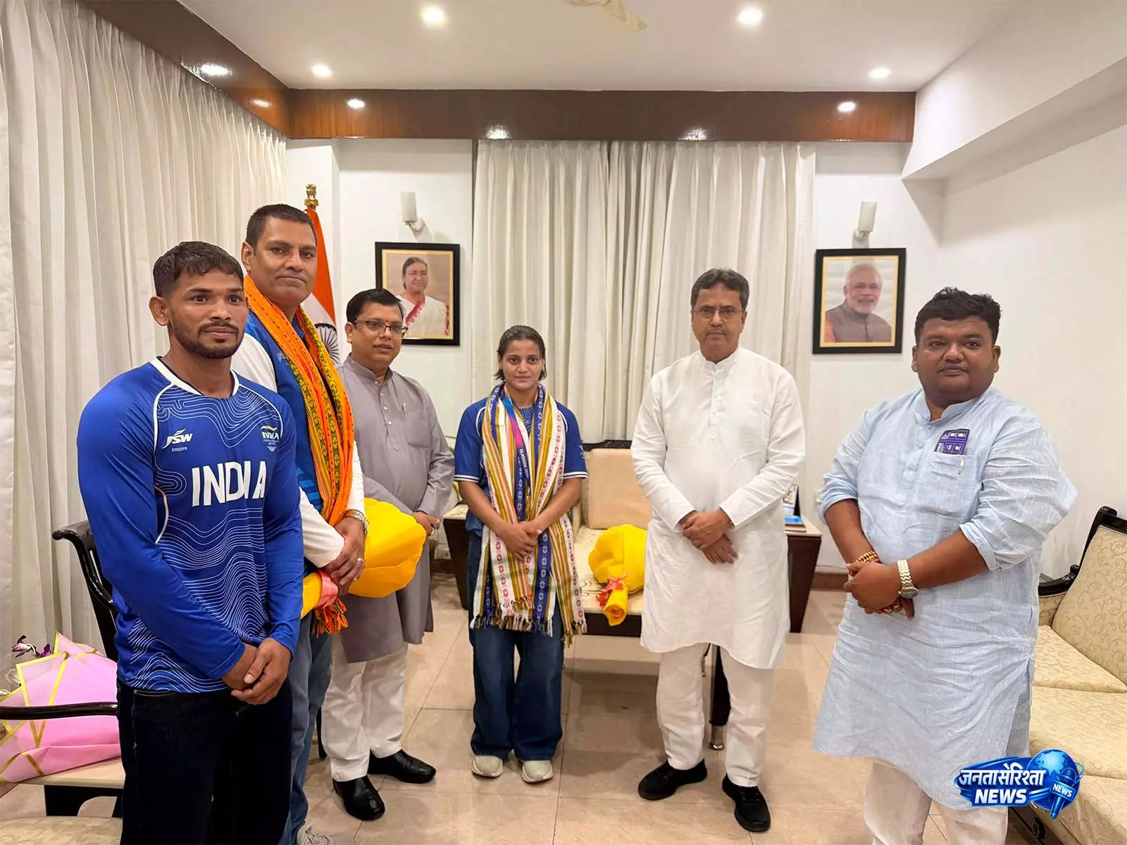 त्रिपुरा के CM माणिक साहा ने राष्ट्रमंडल खेलों के जूडो स्वर्ण पदक के लिए अस्मिता डे को किया सम्मानित त्रिपुरा के CM माणिक साहा ने राष्ट्रमंडल खेलों के जूडो स्वर्ण पदक के लिए अस्मिता डे को किया सम्मानित