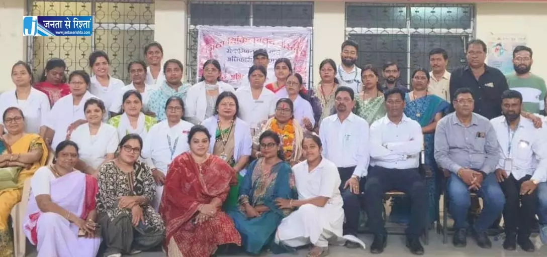 हजारों चेहरों पर मुस्कान लाने वाली नर्स रिटायर, भावुक हुए स्टाफ हजारों चेहरों पर मुस्कान लाने वाली नर्स रिटायर, भावुक हुए स्टाफ