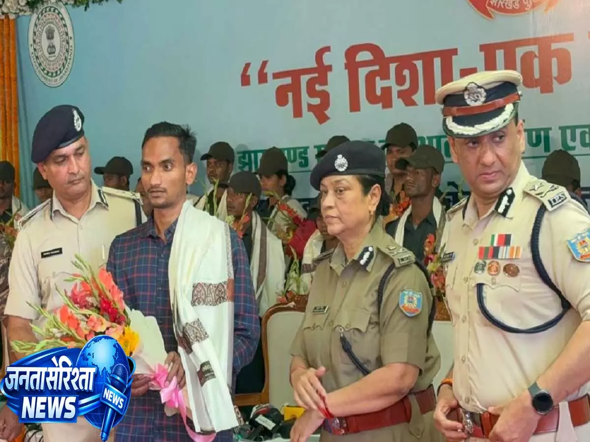 18 साल पुरानी कहानी का अंत, 5 लाख के इनामी नक्सली को पुलिस ने दबोचा 18 साल पुरानी कहानी का अंत, 5 लाख के इनामी नक्सली को पुलिस ने दबोचा