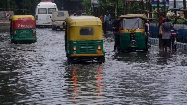 भारी बारिश से Bhubaneswar बेहाल, जलभराव ने जनजीवन किया अस्त-व्यस्त भारी बारिश से Bhubaneswar बेहाल, जलभराव ने जनजीवन किया अस्त-व्यस्त