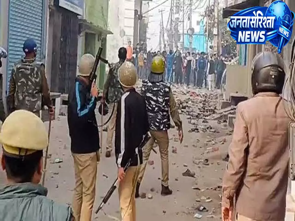 संभल हिंसा पर रिपोर्ट का दावा, सपा सांसद और विधायक पुत्र पर पहले से तैयारी के आरोप संभल हिंसा पर रिपोर्ट का दावा, सपा सांसद और विधायक पुत्र पर पहले से तैयारी के आरोप