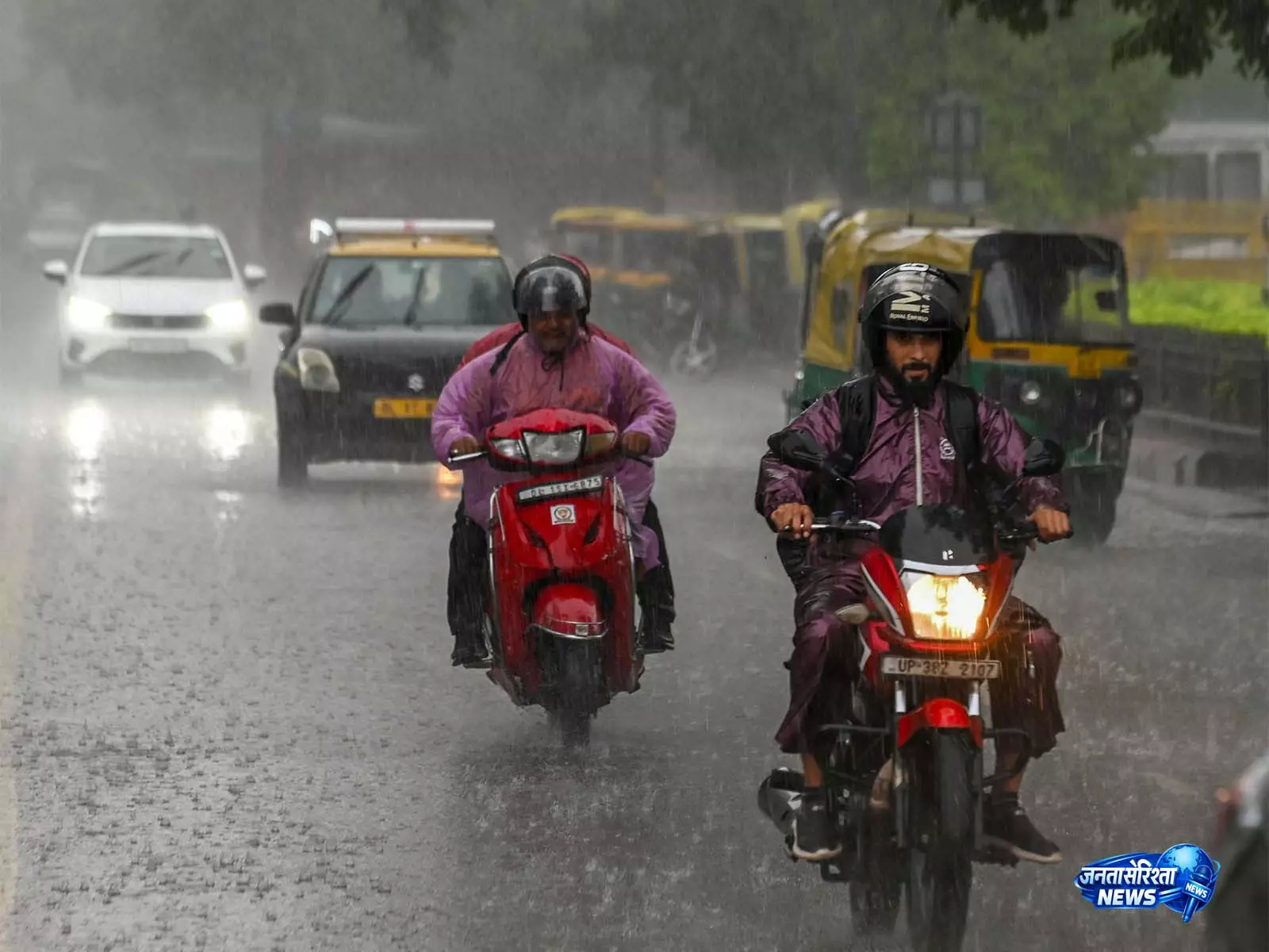 दिल्ली-NCR में सुबह-सुबह झमाझम बारिश, मानसून की सक्रियता से मौसम हुआ सुहाना दिल्ली-NCR में सुबह-सुबह झमाझम बारिश, मानसून की सक्रियता से मौसम हुआ सुहाना