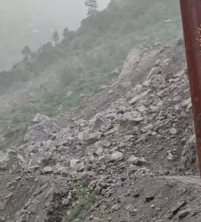 भूस्खलन से बद्रीनाथ राष्ट्रीय राजमार्ग, नारायणबगड़–कर्णप्रयाग मुख्य सड़क और एनएच-5 बंद भूस्खलन से बद्रीनाथ राष्ट्रीय राजमार्ग, नारायणबगड़–कर्णप्रयाग मुख्य सड़क और एनएच-5 बंद