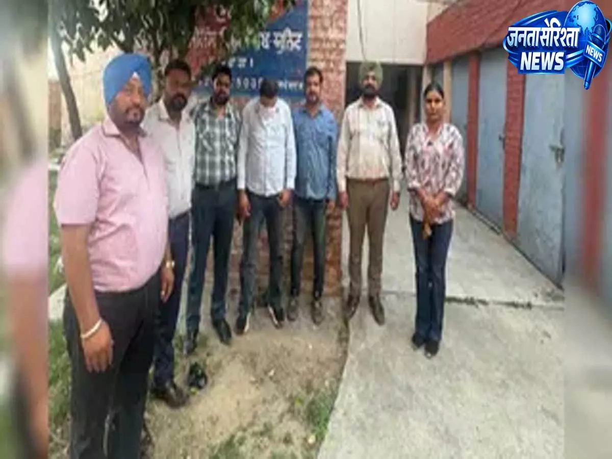 गिरफ्तारी का डर दिखाकर वसूली का आरोप, विजिलेंस ने पुलिस कर्मचारियों पर कसा शिकंजा गिरफ्तारी का डर दिखाकर वसूली का आरोप, विजिलेंस ने पुलिस कर्मचारियों पर कसा शिकंजा