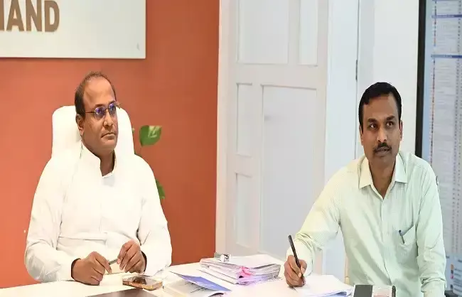 Dehradun: बीएलओ अब घर-घर पहुंचकर करेंगे बुजुर्ग-दिव्यांग मतदाताओं की मदद Dehradun: बीएलओ अब घर-घर पहुंचकर करेंगे बुजुर्ग-दिव्यांग मतदाताओं की मदद