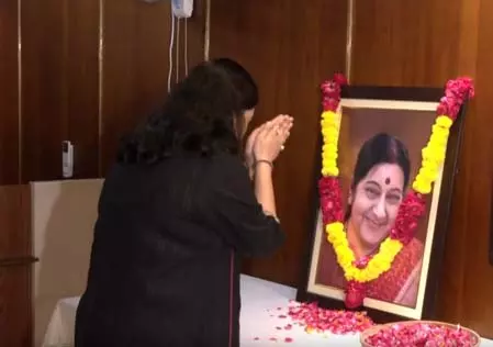 सुषमा स्वराज की पुण्यतिथि पर बंसुरी स्वराज ने लिखा, समय आगे बढ़ता रहता है पर कुछ खालीपन कभी नहीं भरता सुषमा स्वराज की पुण्यतिथि पर बंसुरी स्वराज ने लिखा, समय आगे बढ़ता रहता है पर कुछ खालीपन कभी नहीं भरता
