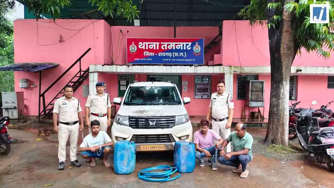 रात के अंधेरे में ट्रकों-ट्रेलरों का डीजल उड़ाने वाले गिरोह का भंडाफोड़, पुलिस की ताबड़तोड़ कार्रवाई रात के अंधेरे में ट्रकों-ट्रेलरों का डीजल उड़ाने वाले गिरोह का भंडाफोड़, पुलिस की ताबड़तोड़ कार्रवाई