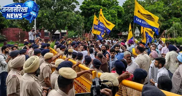 बिना चर्चा प्रस्ताव पास होने पर AAP का प्रदर्शन बिना चर्चा प्रस्ताव पास होने पर AAP का प्रदर्शन