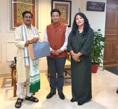 शहर की सुविधाओं और विकास कार्यों को लेकर गंगटोक मेयर ने राज्य मंत्री से की अहम बैठक शहर की सुविधाओं और विकास कार्यों को लेकर गंगटोक मेयर ने राज्य मंत्री से की अहम बैठक