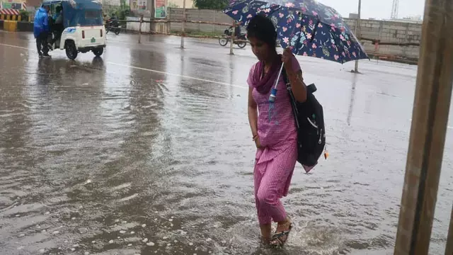 NCR में मानसून सक्रिय, लगातार बारिश से राहत के साथ बढ़ी सतर्कता; कई जिलों में ऑरेंज अलर्ट NCR में मानसून सक्रिय, लगातार बारिश से राहत के साथ बढ़ी सतर्कता; कई जिलों में ऑरेंज अलर्ट