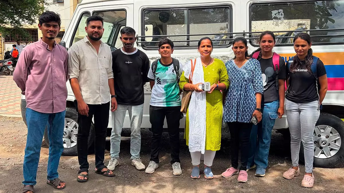 दामिनी स्क्वाड का ‘ऑपरेशन सजग’, अवैध मोबाइल बिक्री का खुलासा दामिनी स्क्वाड का ‘ऑपरेशन सजग’, अवैध मोबाइल बिक्री का खुलासा
