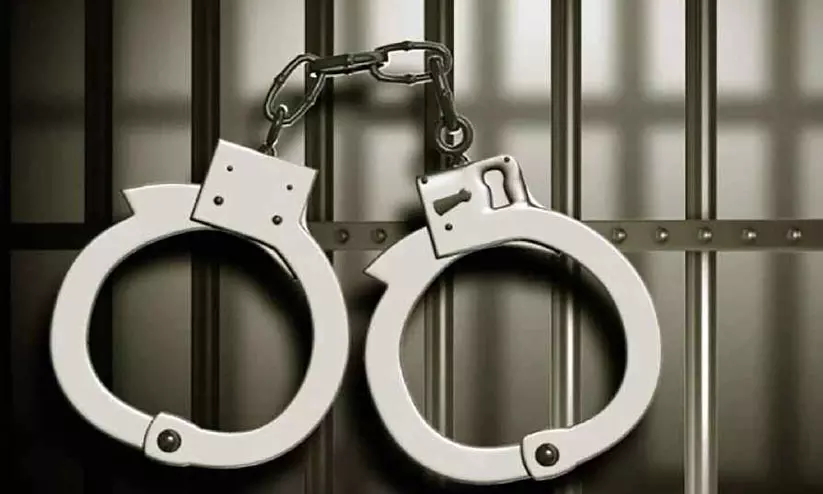 CPM नेता के. विजयन हत्या प्रयास मामले में तीन SDPI कार्यकर्ताओं को 9-9 साल की जेल CPM नेता के. विजयन हत्या प्रयास मामले में तीन SDPI कार्यकर्ताओं को 9-9 साल की जेल
