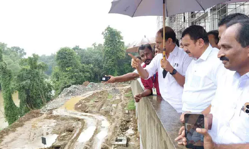 अस्पताल निर्माण पर मंत्री नाराज, अधिकारियों से मांगा जवाब अस्पताल निर्माण पर मंत्री नाराज, अधिकारियों से मांगा जवाब