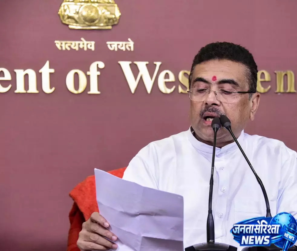 बंगाल में इंडस्ट्रियल बूम की तैयारी, 25 उद्योगों को जमीन देकर निवेश बढ़ाएगी सरकार बंगाल में इंडस्ट्रियल बूम की तैयारी, 25 उद्योगों को जमीन देकर निवेश बढ़ाएगी सरकार