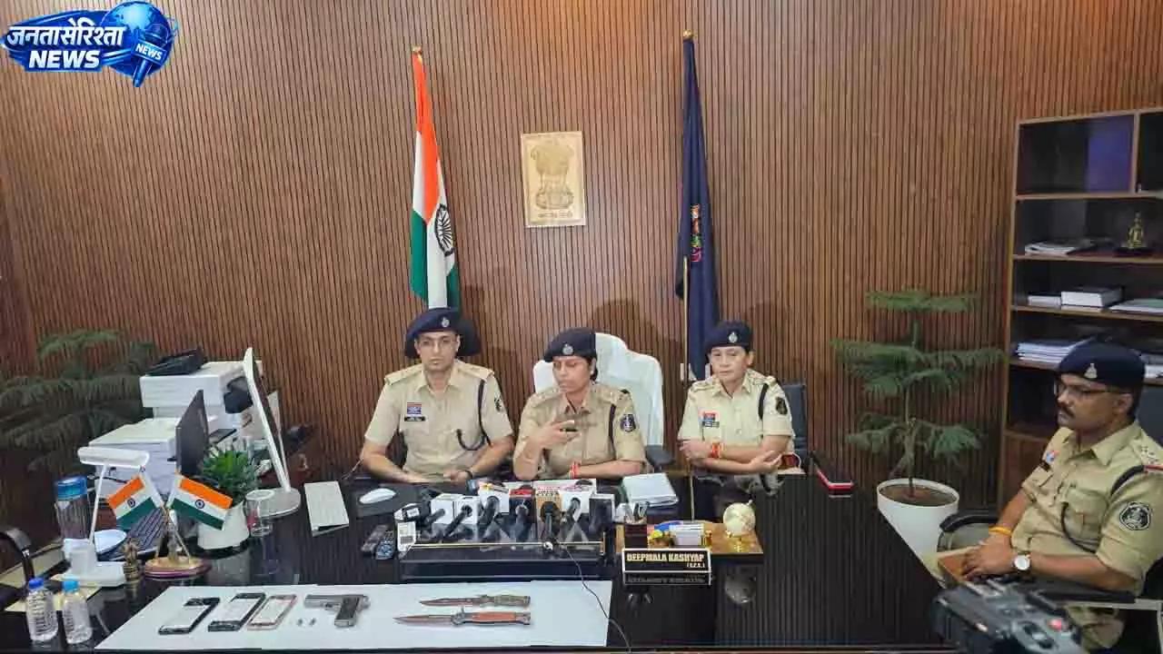 रायपुर में बड़ी डकैती की साजिश नाकाम, पुलिस ने वारदात से पहले किया 3 लोगों को गिरफ्तार रायपुर में बड़ी डकैती की साजिश नाकाम, पुलिस ने वारदात से पहले किया 3 लोगों को गिरफ्तार