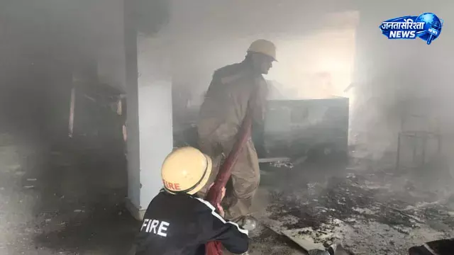 सेलाकुई हॉस्टल में सिलिंडर विस्फोट से लगी आग सेलाकुई हॉस्टल में सिलिंडर विस्फोट से लगी आग