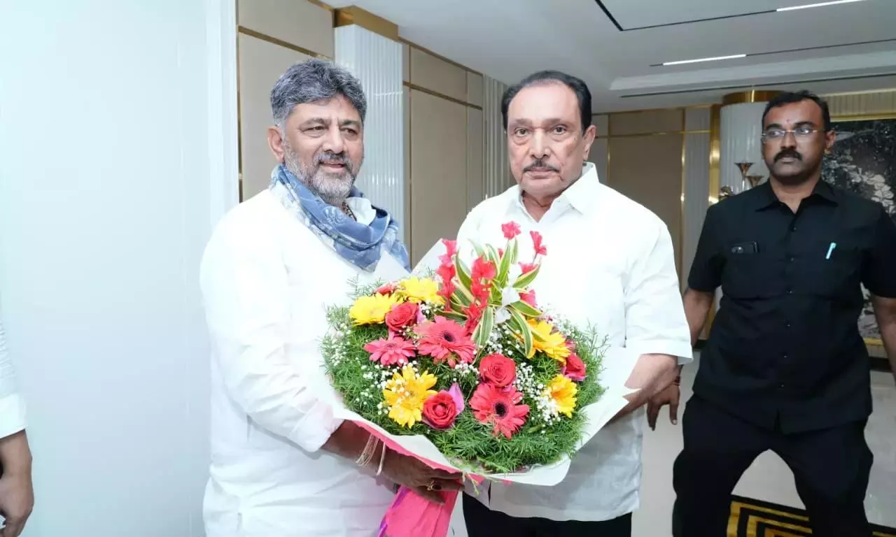 Karnataka: असंतुष्ट विधायकों पर नरम पड़े सीएम, उन्हें मनाने में सफल Karnataka: असंतुष्ट विधायकों पर नरम पड़े सीएम, उन्हें मनाने में सफल