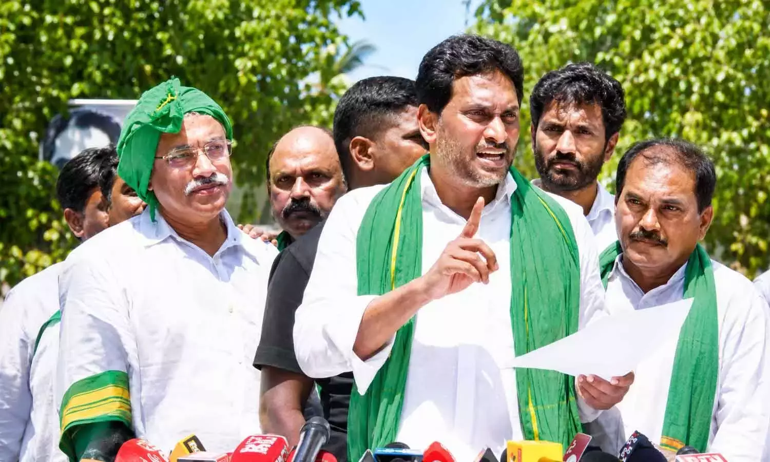 Andhra: जगन ने तंबाकू किसानों के संकट पर सरकार की आलोचना की Andhra: जगन ने तंबाकू किसानों के संकट पर सरकार की आलोचना की