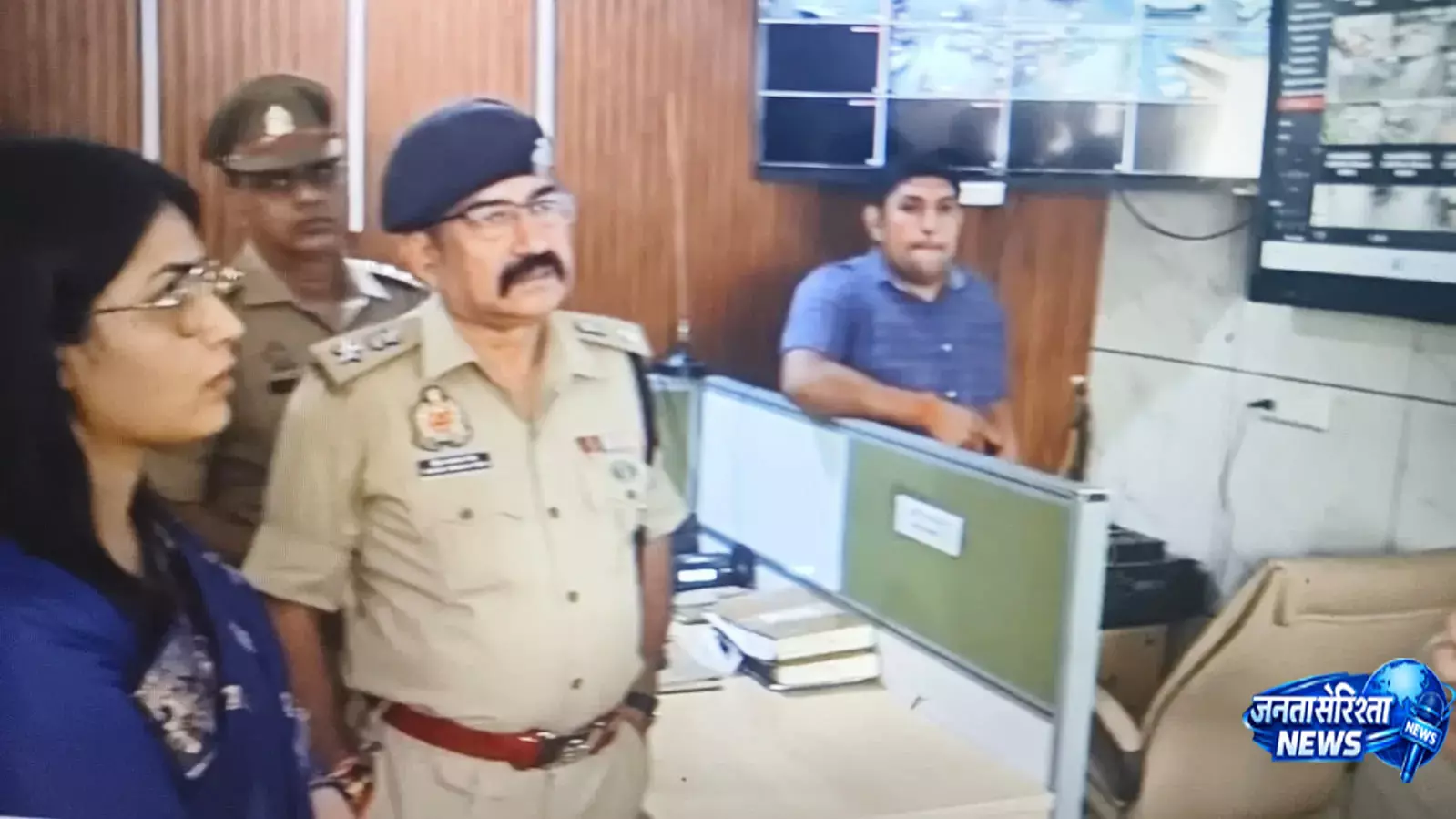 कांवड़ मार्ग पर हर पल नजर, DM और SP ने कंट्रोल रूम से दिए सख्त निर्देश कांवड़ मार्ग पर हर पल नजर, DM और SP ने कंट्रोल रूम से दिए सख्त निर्देश