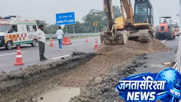 एक्सप्रेसवे पर फिर उभरा 5 मीटर लंबा गड्ढा, PNC इंफ्राटेक ने शुरू की मरम्मत एक्सप्रेसवे पर फिर उभरा 5 मीटर लंबा गड्ढा, PNC इंफ्राटेक ने शुरू की मरम्मत