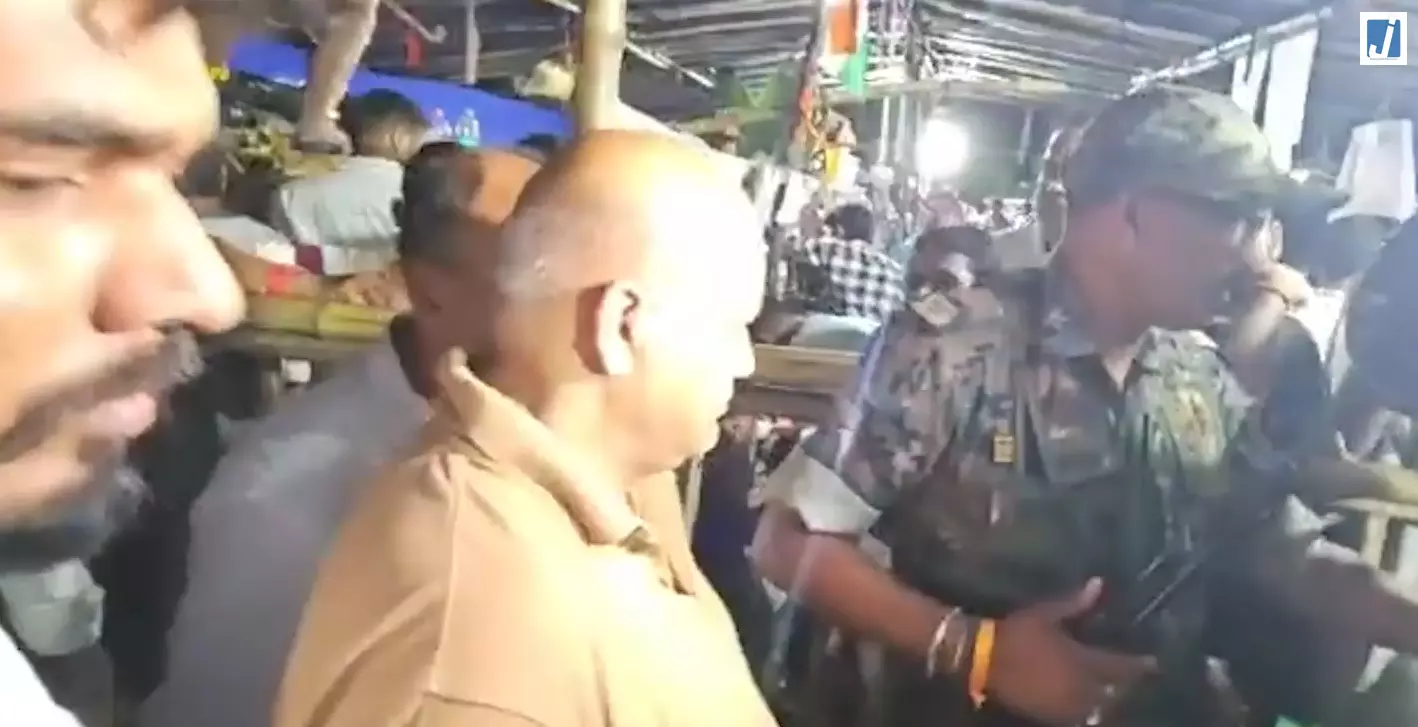 छात्र आंदोलन के 13वें दिन CPI(ML) का समर्थन, प्रदर्शन स्थल पहुंचे विधायक अनूप चटर्जी छात्र आंदोलन के 13वें दिन CPI(ML) का समर्थन, प्रदर्शन स्थल पहुंचे विधायक अनूप चटर्जी