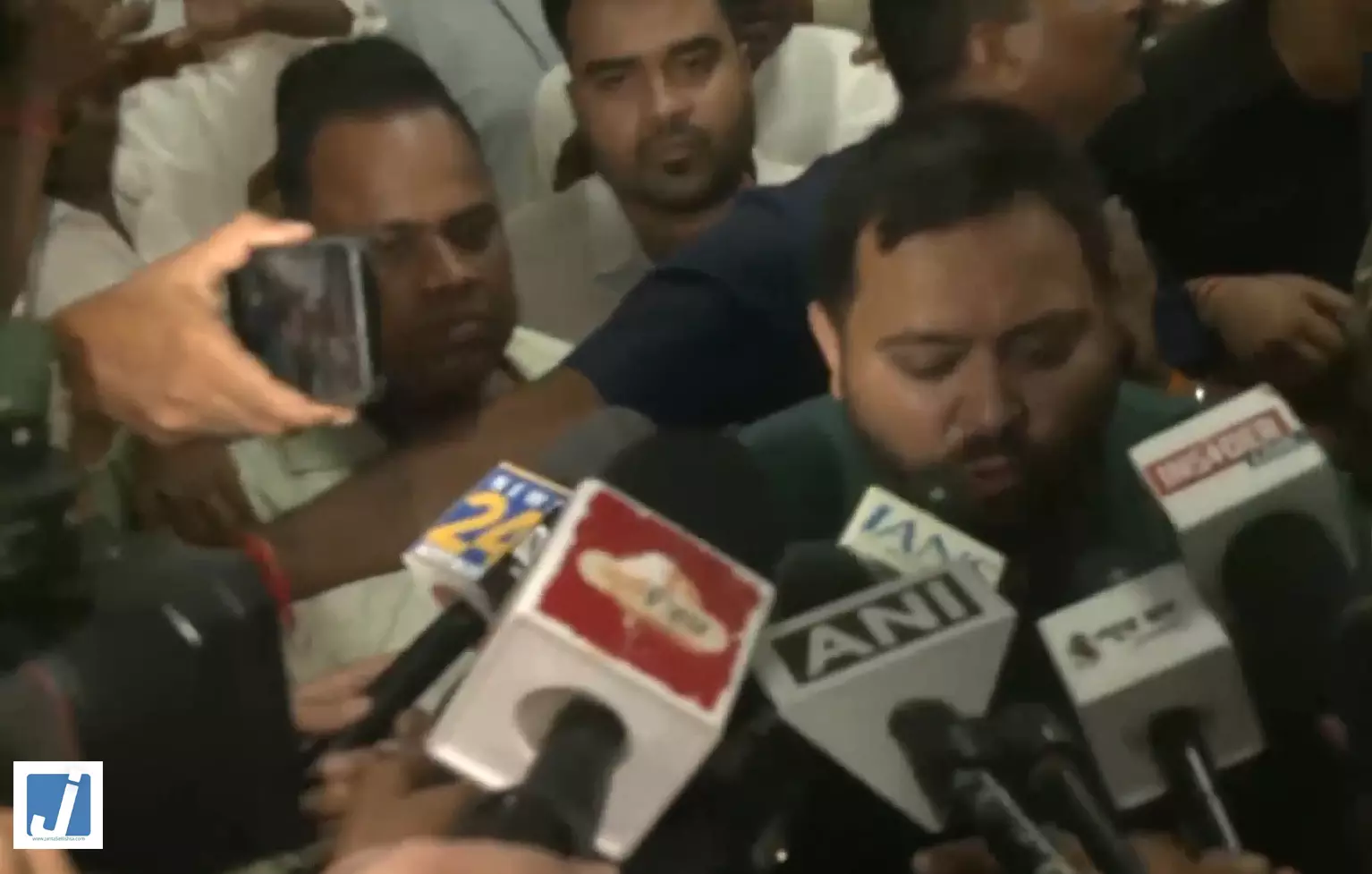 MLC नामांकन पर तेजस्वी यादव का भाजपा पर हमला, बोले- जनता नहीं, सत्ता की कुर्सी से है प्यार MLC नामांकन पर तेजस्वी यादव का भाजपा पर हमला, बोले- जनता नहीं, सत्ता की कुर्सी से है प्यार