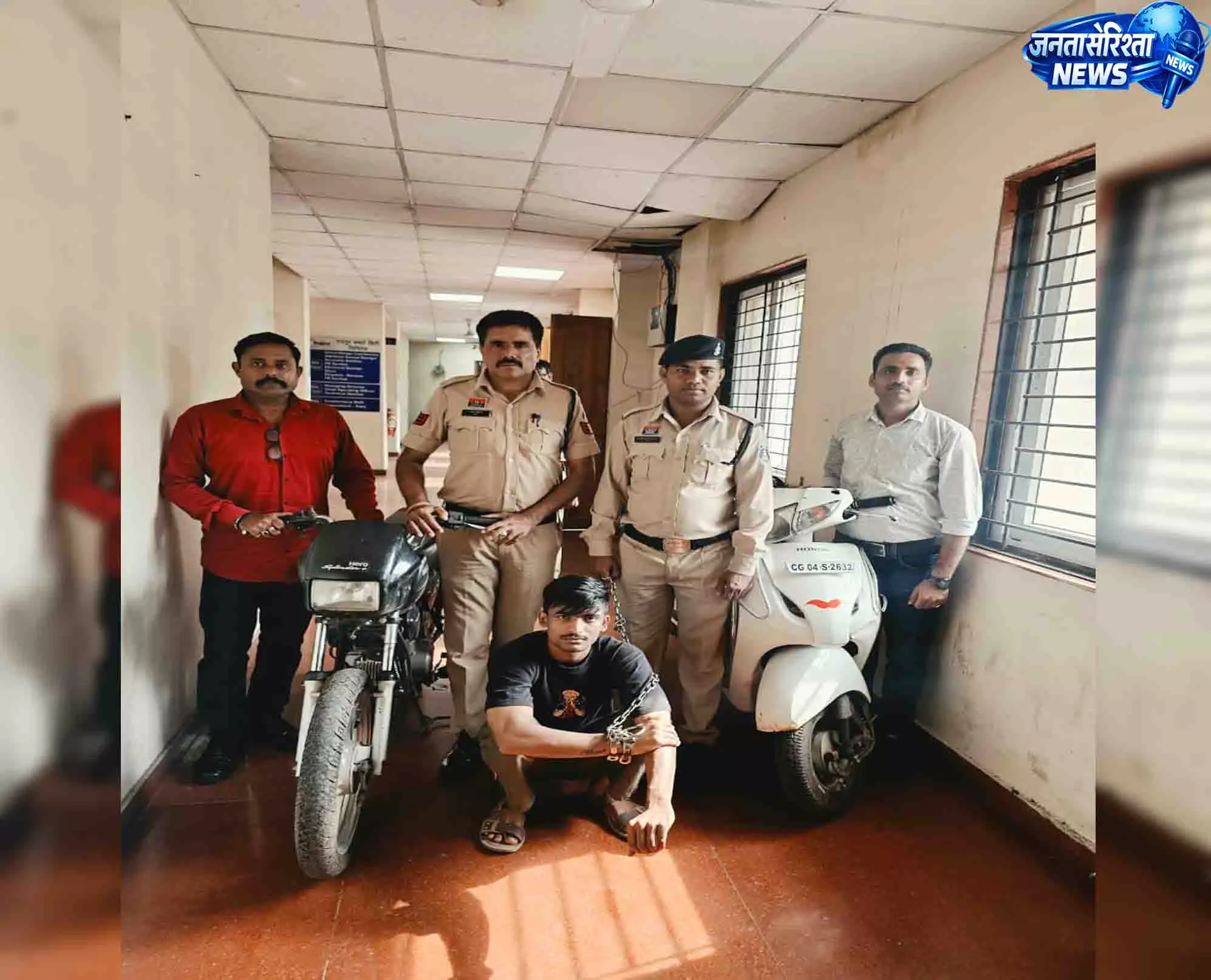 मोपेड-बाइक चोर पकड़ाया, हेड कॉन्स्टेबल संदीप तिवारी ने किया गिरफ्तार मोपेड-बाइक चोर पकड़ाया, हेड कॉन्स्टेबल संदीप तिवारी ने किया गिरफ्तार