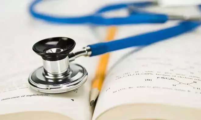 हाईकोर्ट ने MBBS, BDS काउंसलिंग रोकने से इनकार कर दिया हाईकोर्ट ने MBBS, BDS काउंसलिंग रोकने से इनकार कर दिया