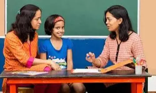 PTM को शिकायत सेशन न समझें! जानें पैरेंट्स को मीटिंग के लिए कैसे करनी चाहिए तैयारी PTM को शिकायत सेशन न समझें! जानें पैरेंट्स को मीटिंग के लिए कैसे करनी चाहिए तैयारी