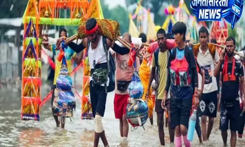 कांवड़ियों के लिए रिजर्व लेन से बढ़ी ट्रैफिक परेशानी, 30 मिनट का सफर अब दो घंटे में पूरा कांवड़ियों के लिए रिजर्व लेन से बढ़ी ट्रैफिक परेशानी, 30 मिनट का सफर अब दो घंटे में पूरा