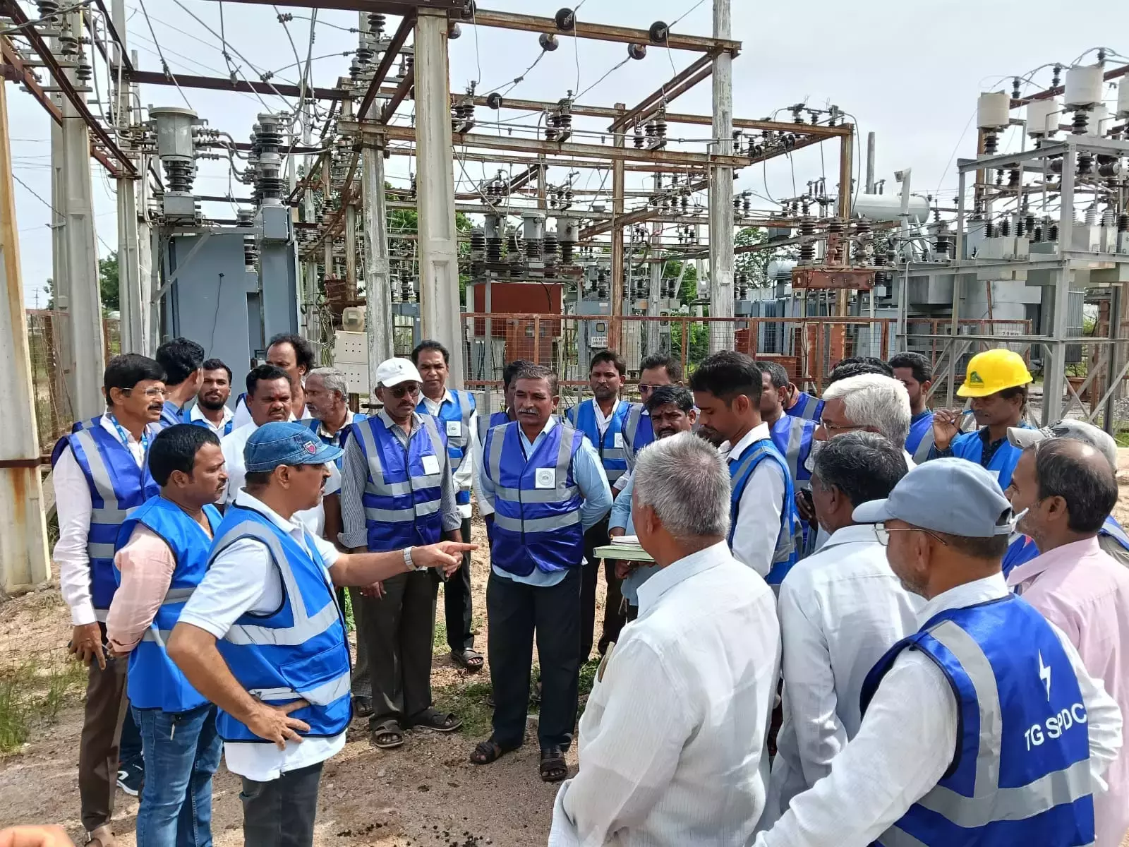 TGSPDCL ने बेगमपेट में बस्ती बाता लॉन्च किया TGSPDCL ने बेगमपेट में बस्ती बाता लॉन्च किया