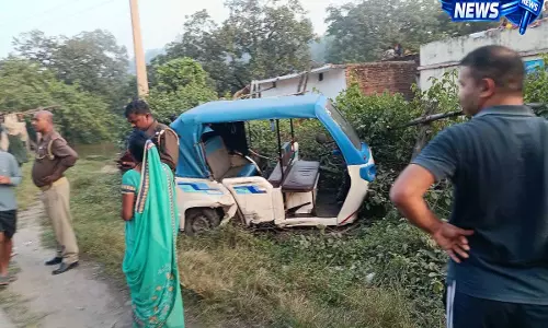 Patna: ट्रक की टक्कर से ऑटो सवार मां और दो बेटों की मौत, पति-बेटी गंभीर Patna: ट्रक की टक्कर से ऑटो सवार मां और दो बेटों की मौत, पति-बेटी गंभीर
