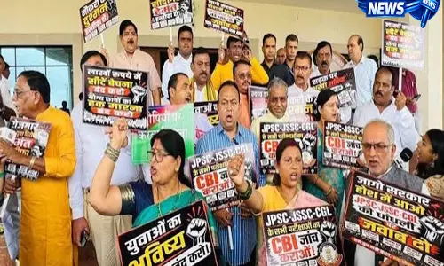 JPSC-JSSC विवाद: अभ्यर्थियों के समर्थन में उतरी AJSU, सरकार को उग्र आंदोलन की चेतावनी JPSC-JSSC विवाद: अभ्यर्थियों के समर्थन में उतरी AJSU, सरकार को उग्र आंदोलन की चेतावनी