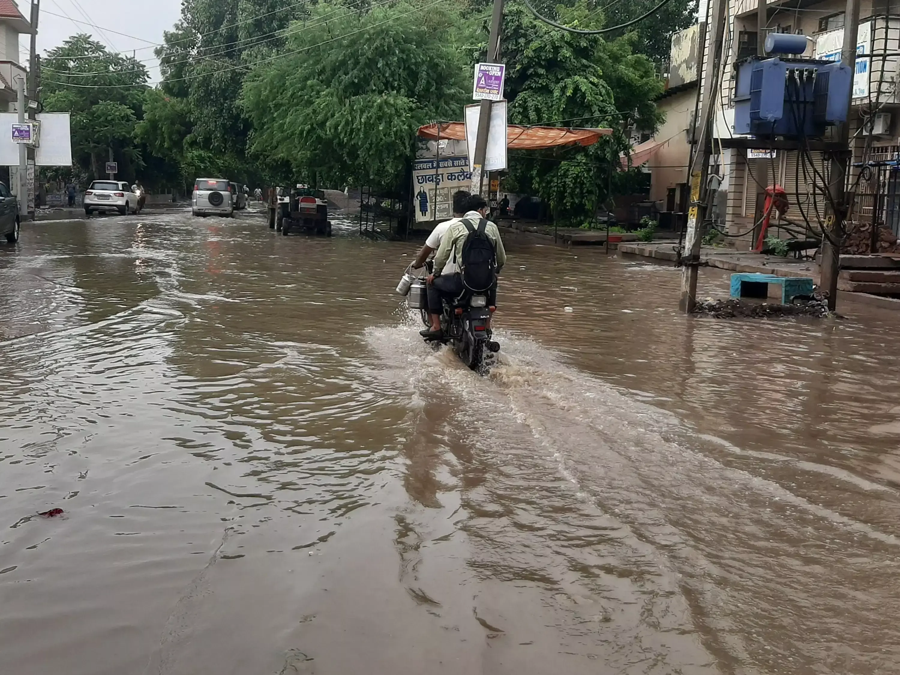 Palwal: पलवल में जलभराव से बढ़ी परेशानी, व्यवस्था पर उठे सवाल