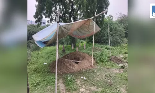 अतीक अहमद की कब्र के पास दफनाया जाएगा बेटा अबान, जुमे की नमाज के बाद किया जाएगा सुपुर्द-ए-खाक
