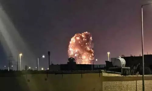 होर्मुज स्ट्रेट के पास ईरान की सैन्य कार्रवाई, केश्म द्वीप पर धमाकों की आवाज सुनी गई : रिपोर्ट होर्मुज स्ट्रेट के पास ईरान की सैन्य कार्रवाई, केश्म द्वीप पर धमाकों की आवाज सुनी गई : रिपोर्ट