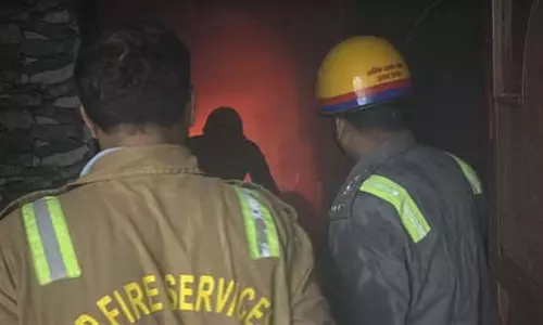 वैशाली के ग्रीन स्ट्रीट अपार्टमेंट में बंद फ्लैट में लगी भीषण आग, दमकल ने समय रहते पाया काबू, टला बड़ा हादसा वैशाली के ग्रीन स्ट्रीट अपार्टमेंट में बंद फ्लैट में लगी भीषण आग, दमकल ने समय रहते पाया काबू, टला बड़ा हादसा