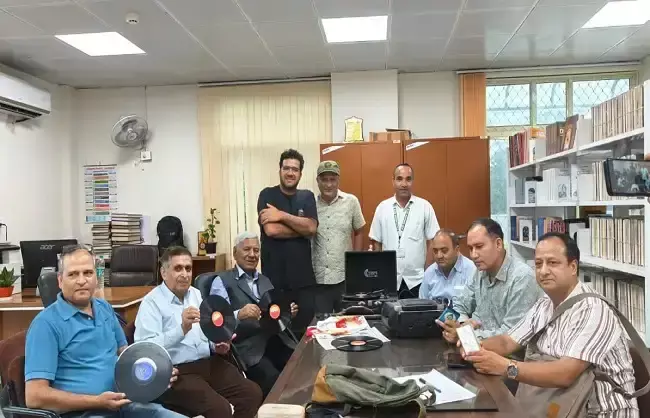 Dehradun: दुर्लभ ग्रामोफोन रिकॉर्ड को डिजिटल कर बचाई लोक संस्कृति Dehradun: दुर्लभ ग्रामोफोन रिकॉर्ड को डिजिटल कर बचाई लोक संस्कृति