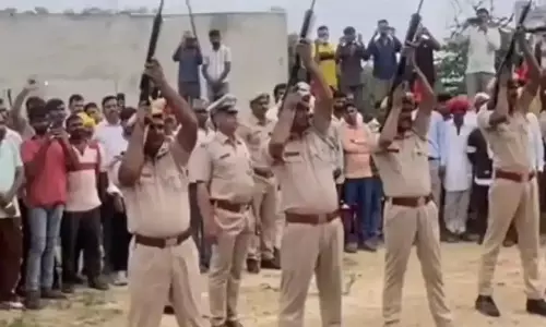 Bhilwara: थाना प्रभारी के सम्मान में पुलिस लाइन में आयोजित हुआ अंतिम संस्कार कार्यक्रम Bhilwara: थाना प्रभारी के सम्मान में पुलिस लाइन में आयोजित हुआ अंतिम संस्कार कार्यक्रम
