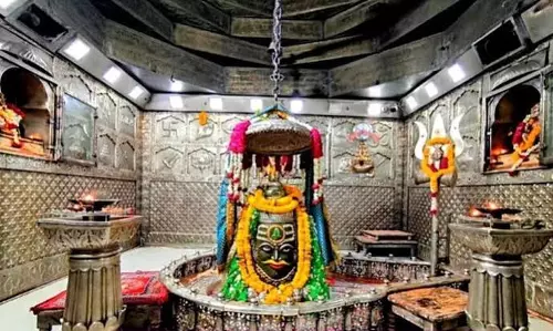 Mahakaleshwar Jyotirlinga: सावन में महाकाल दर्शन, पौराणिक कथा और भस्म आरती का महत्व Mahakaleshwar Jyotirlinga: सावन में महाकाल दर्शन, पौराणिक कथा और भस्म आरती का महत्व